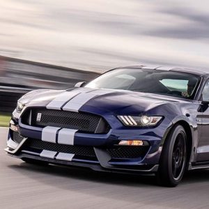 Kör racingbil (Mustang Shelby GT350)